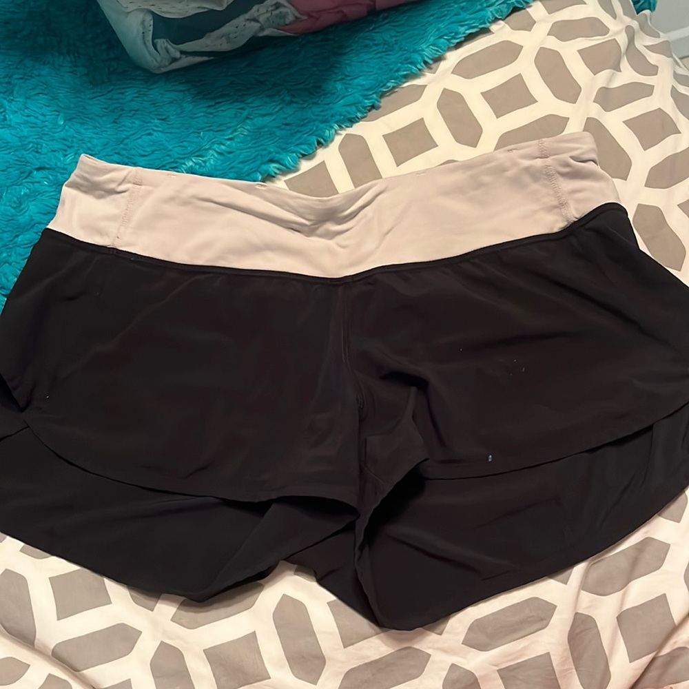 Size 6 length 2.5 lulu shorts